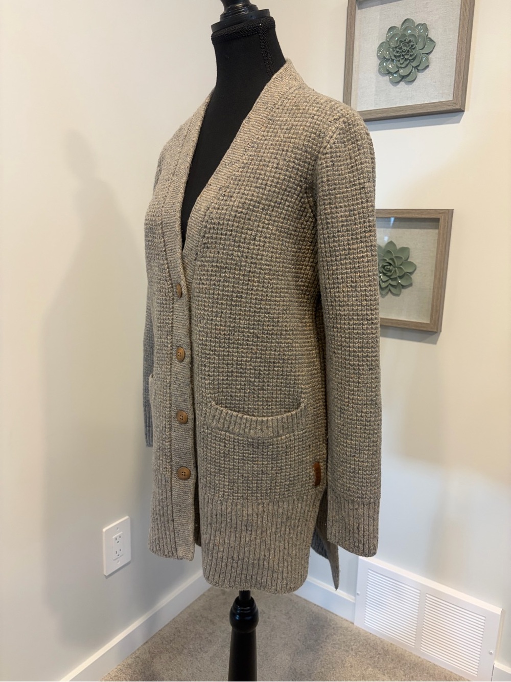 Roots Taupe Knit Lambswool Blend Button-Up Cardigan With Pockets! - Picture 2 of 13